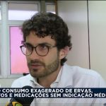 Dr. Vinícius Nunes, especialista em gastroenterologia e hepatologia, fala sobre os riscos do consumo exagerado de fitoterápicos e suplementos sem orientação médica em entrevista à TV Bandeirantes.